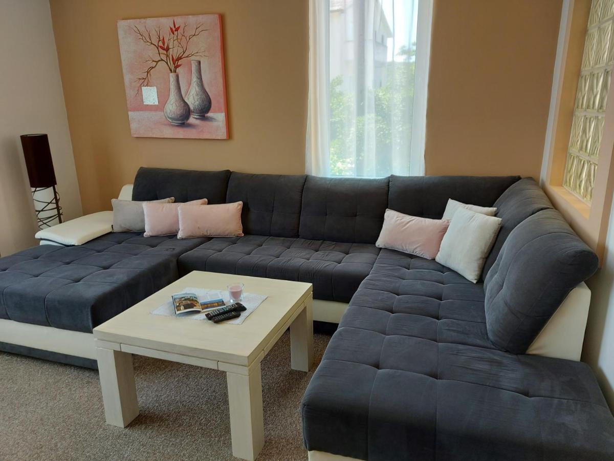 דירות קמפור Apartman Larisa מראה חיצוני תמונה