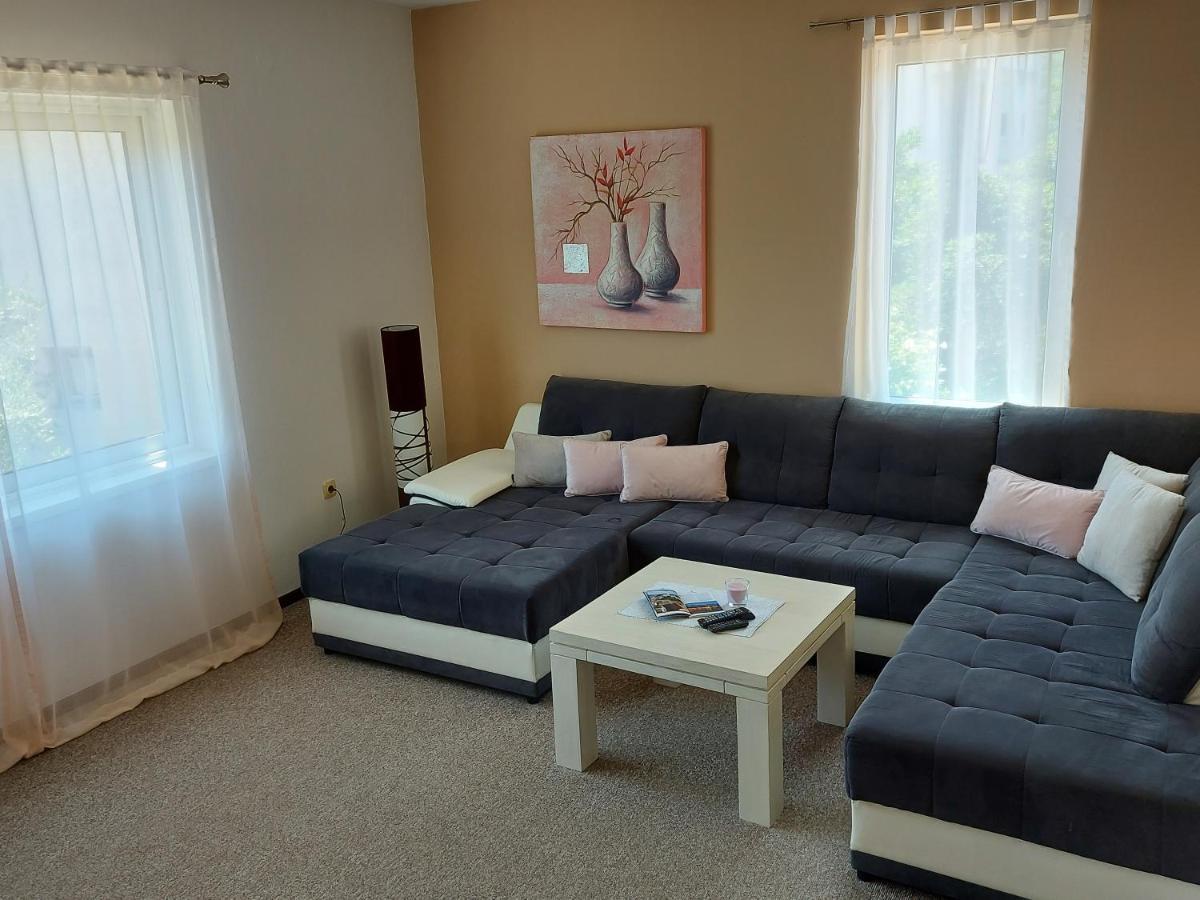 דירות קמפור Apartman Larisa מראה חיצוני תמונה