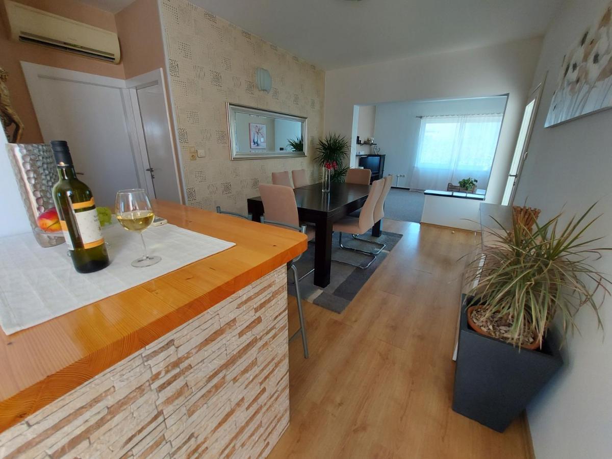 דירות קמפור Apartman Larisa מראה חיצוני תמונה
