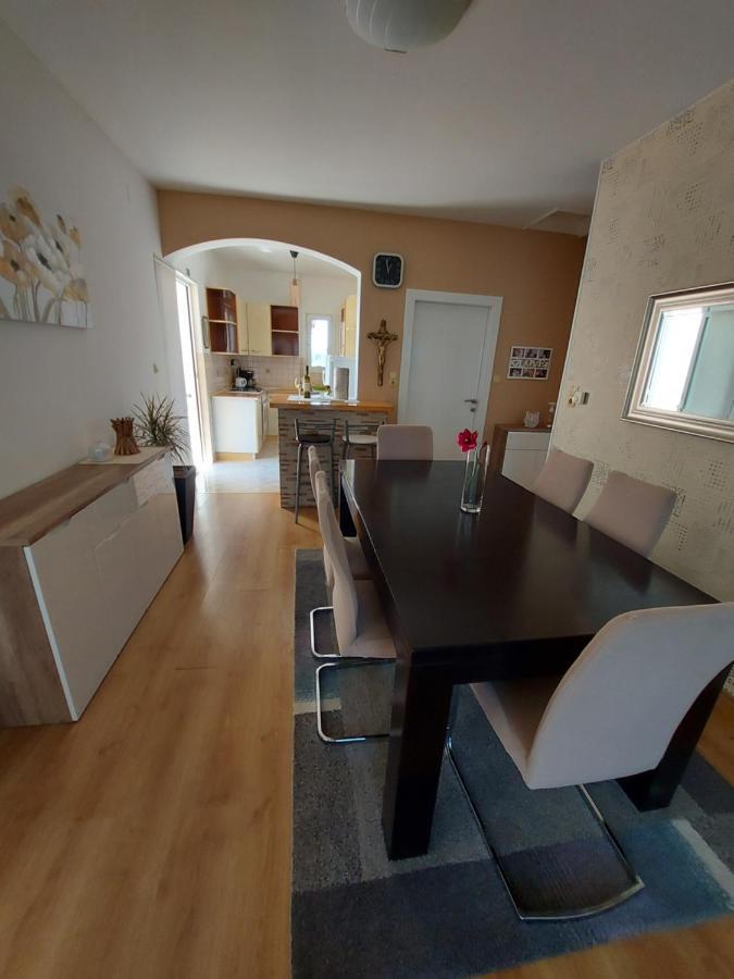 דירות קמפור Apartman Larisa מראה חיצוני תמונה