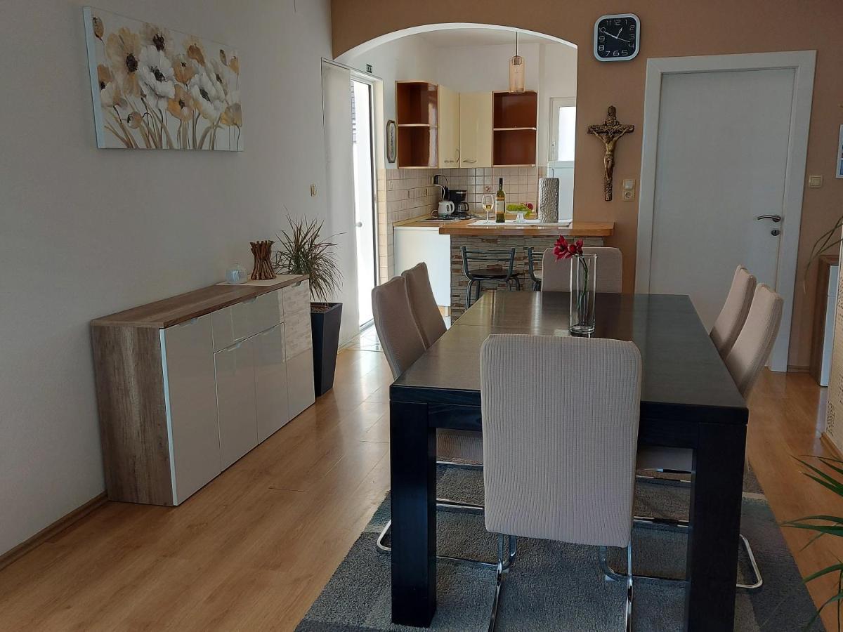 דירות קמפור Apartman Larisa מראה חיצוני תמונה