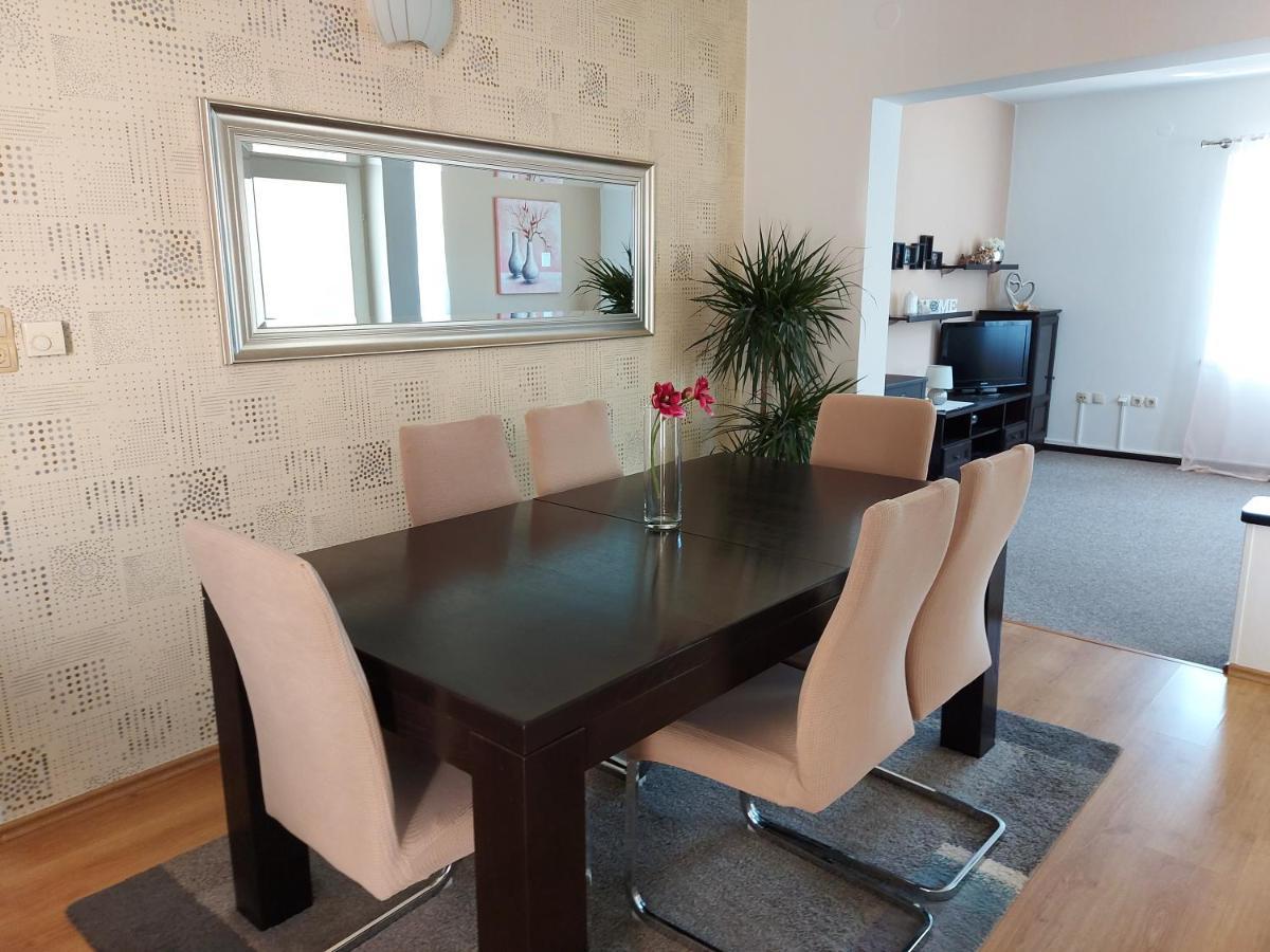 דירות קמפור Apartman Larisa מראה חיצוני תמונה