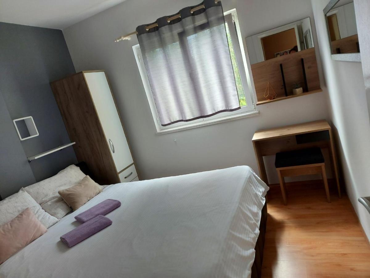 דירות קמפור Apartman Larisa מראה חיצוני תמונה